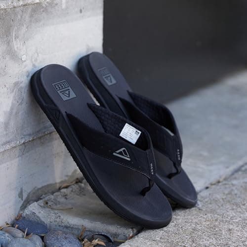 REEF Phantoms Men's Water-Friendly Beach Flip Flops